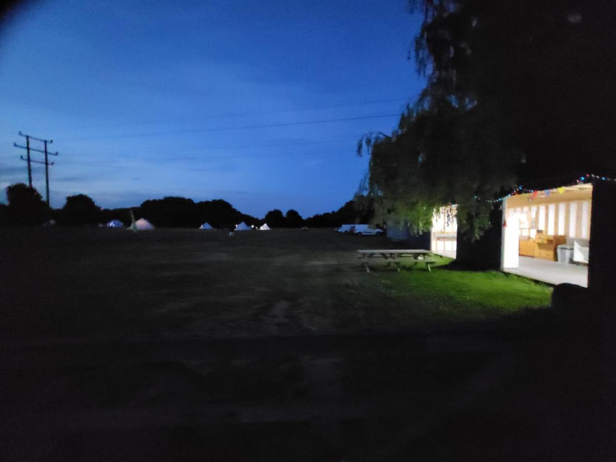 Dorset Glamping Fields Hotel Corfe Mullen Exterior foto